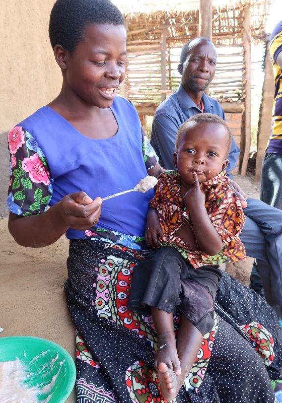 Malawi - Unicef-Mother Benita en child Precious Naluso © Das Hunger Projekt e. V